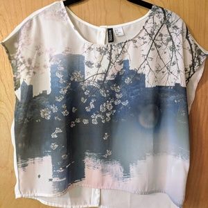 H&M DIVIDED short sleeve floral blouse size 6